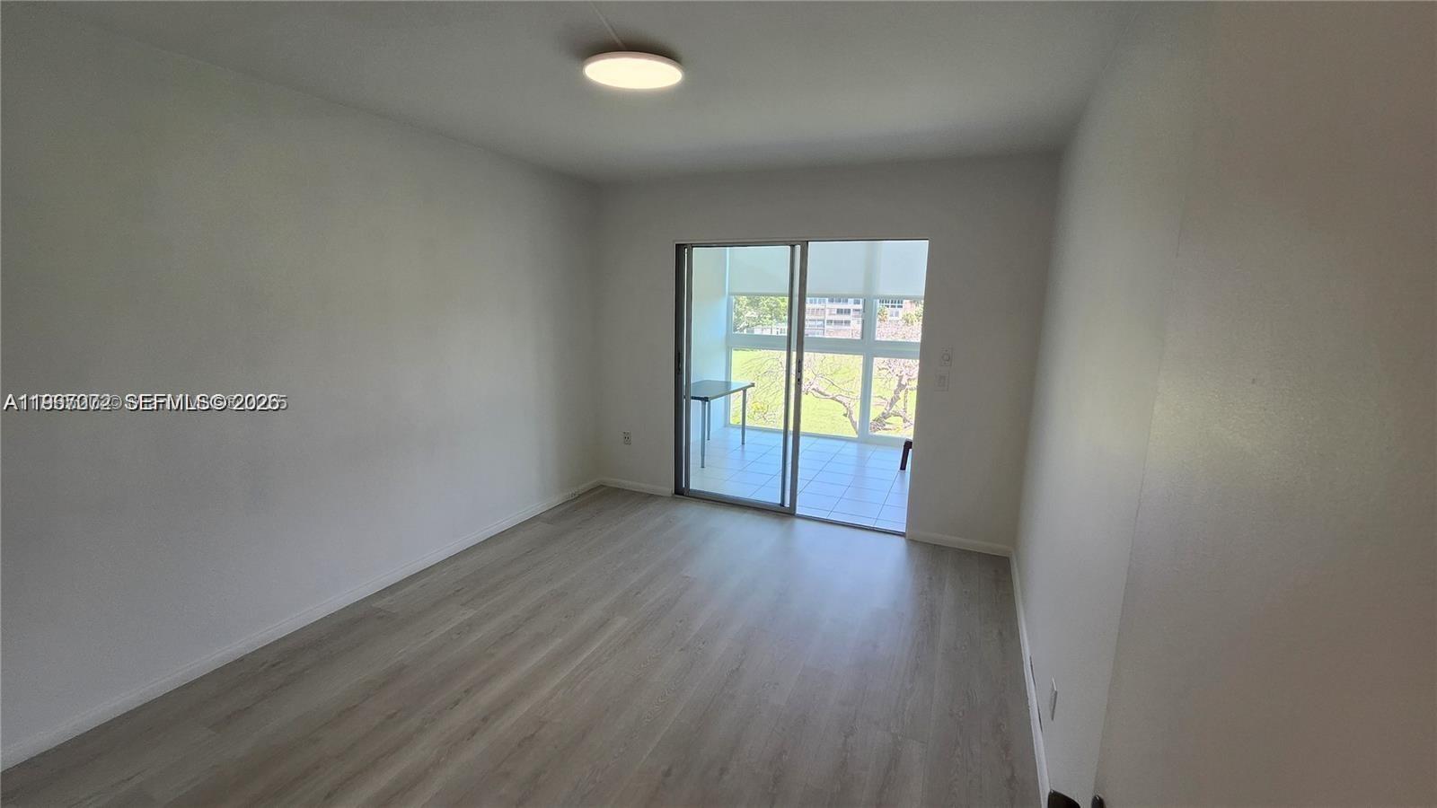 LYNDHURST N CONDO - Residential