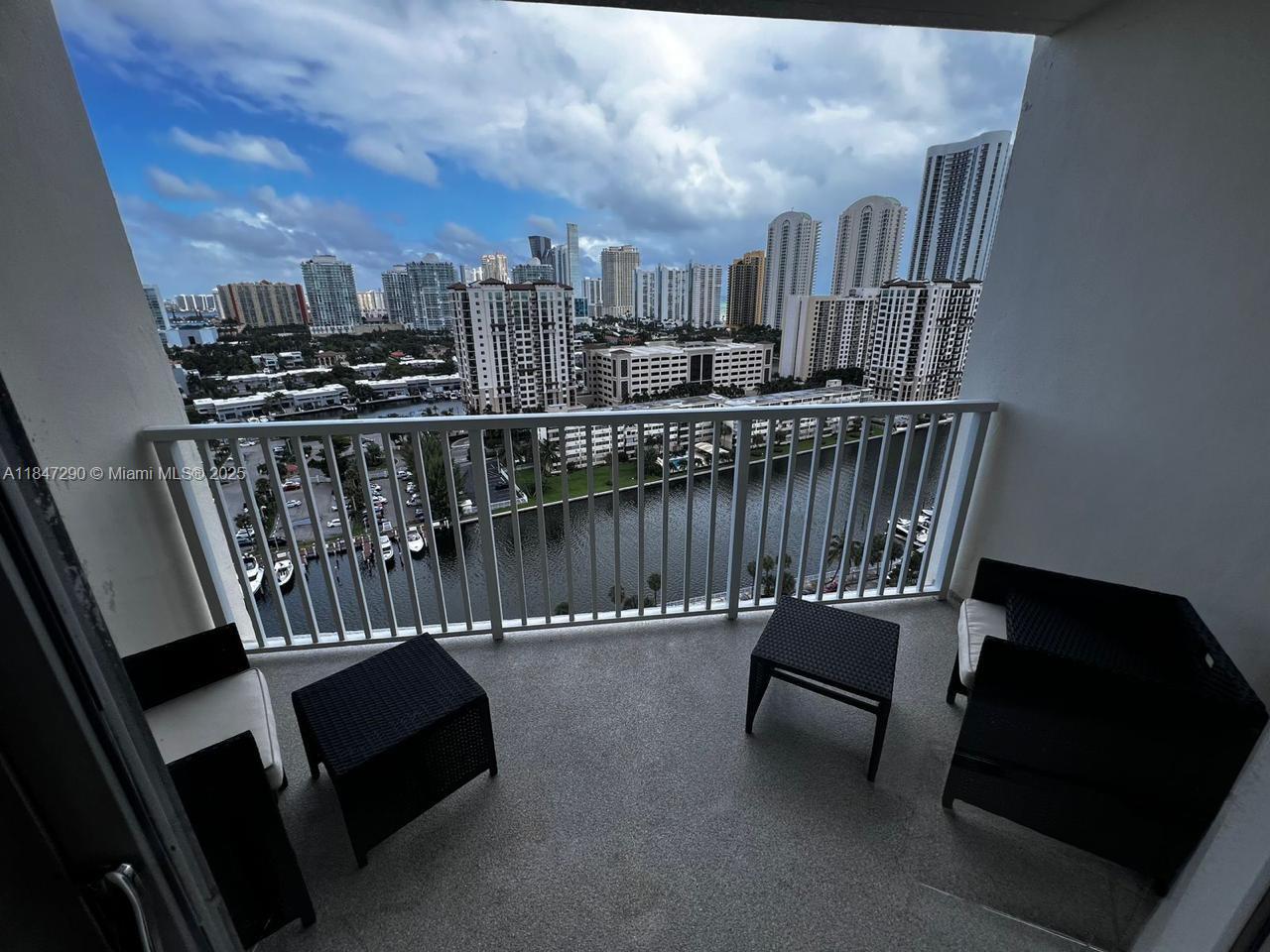 ARLEN HOUSE CONDO - Residential