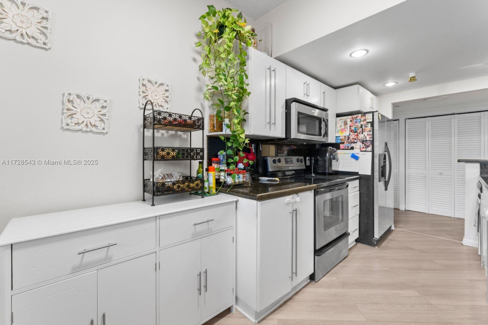 GREENWICH PH I CONDO - Residential