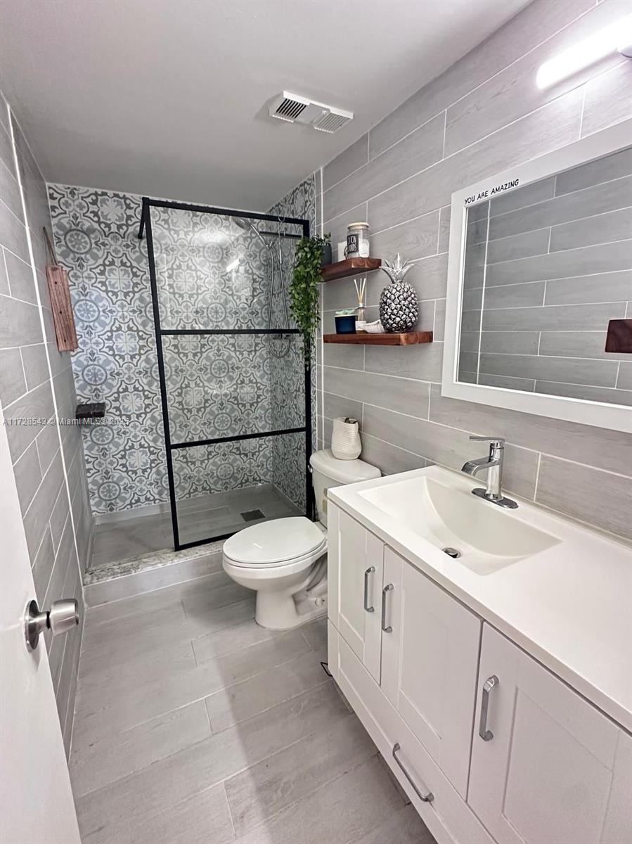 GREENWICH PH I CONDO - Residential
