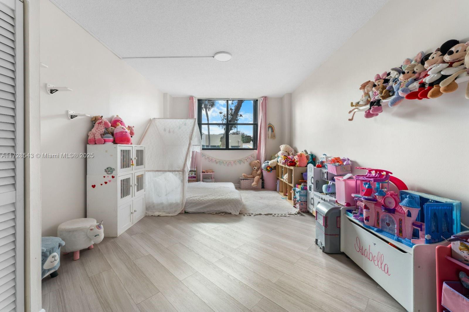 GREENWICH PH I CONDO - Residential