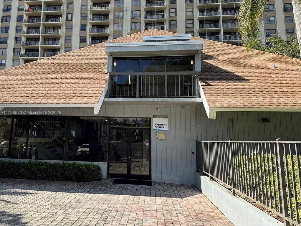 GREENWICH PH I CONDO - Residential