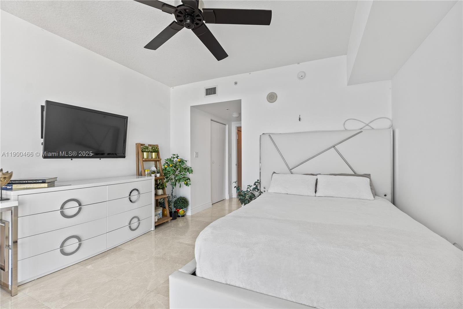 LA PERLA CONDO - Residential