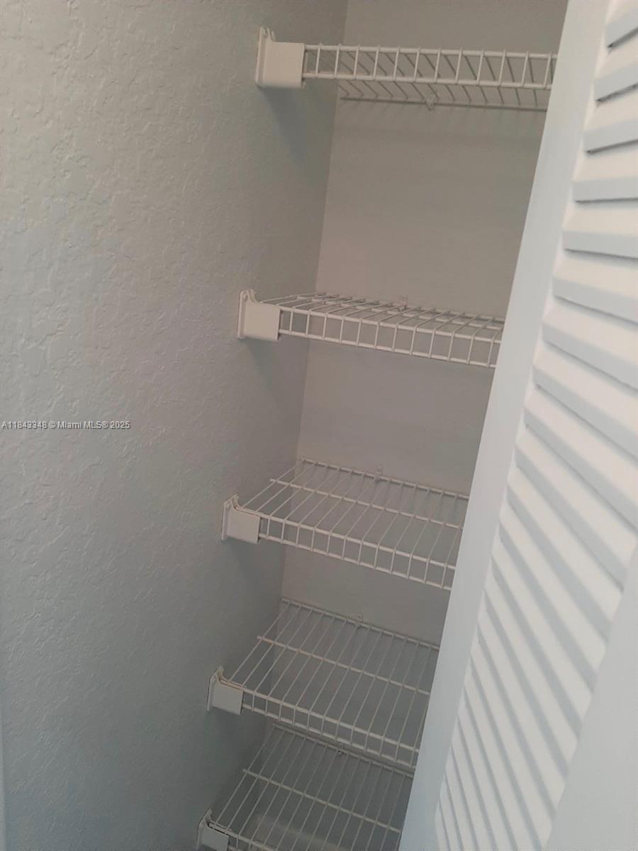 LAKEVIEW CLUB CONDO - Residential Lease