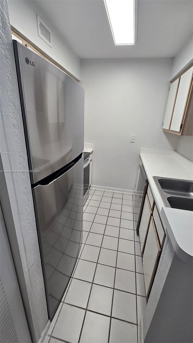 LAKEVIEW CLUB CONDO - Residential Lease