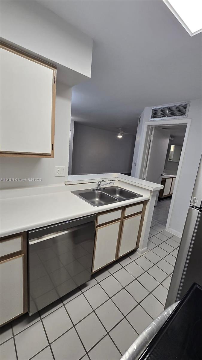 LAKEVIEW CLUB CONDO - Residential Lease