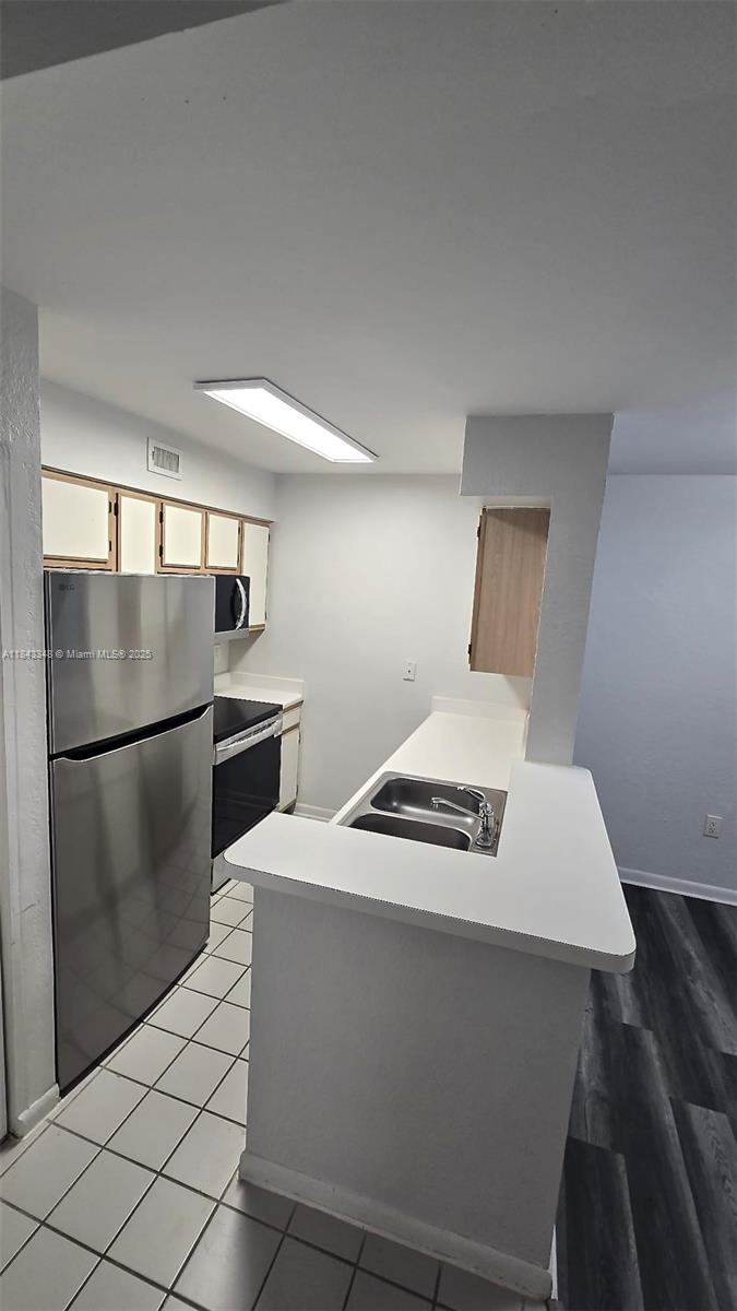 LAKEVIEW CLUB CONDO - Residential Lease