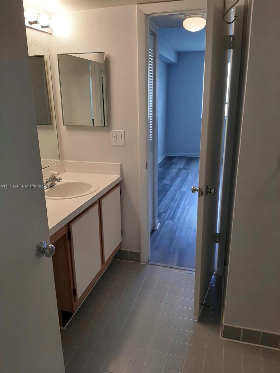 LAKEVIEW CLUB CONDO - Residential Lease