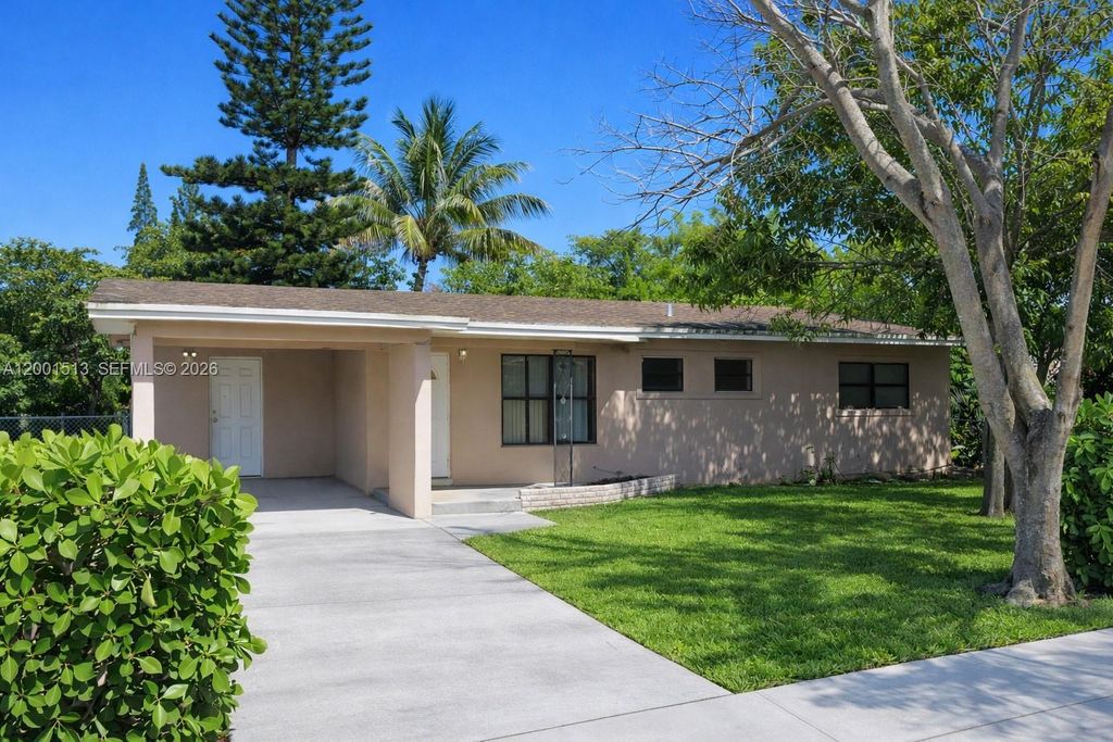 Photo of 680 SW 31st Ave, Fort Lauderdale, FL 33312 (MLS # A12001513)