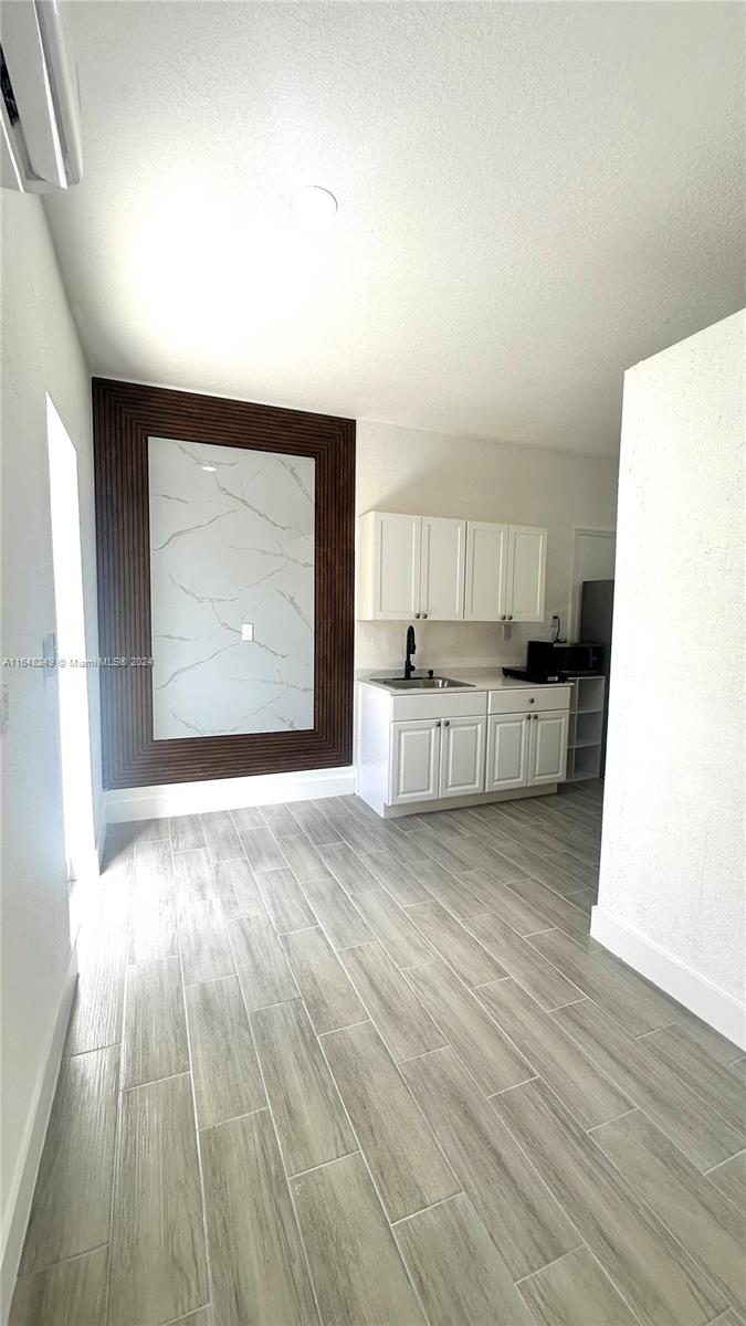 Beautiful, modern and spacious one bedroom with walking closet one bathroom Efficiency, featuring kitchenette with Microwave, refrigerator, electric cooktop. This is one of a kind with a luxury look and feel. Contact me for more details.