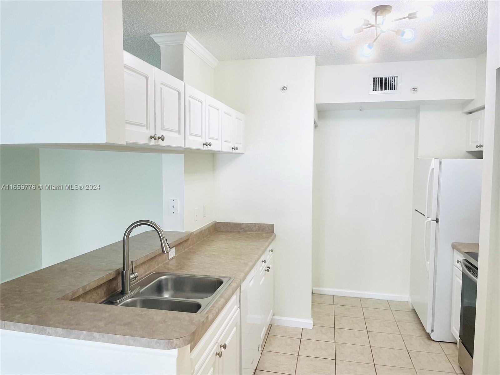 PORTO BELLAGIO CONDO - Residential Lease