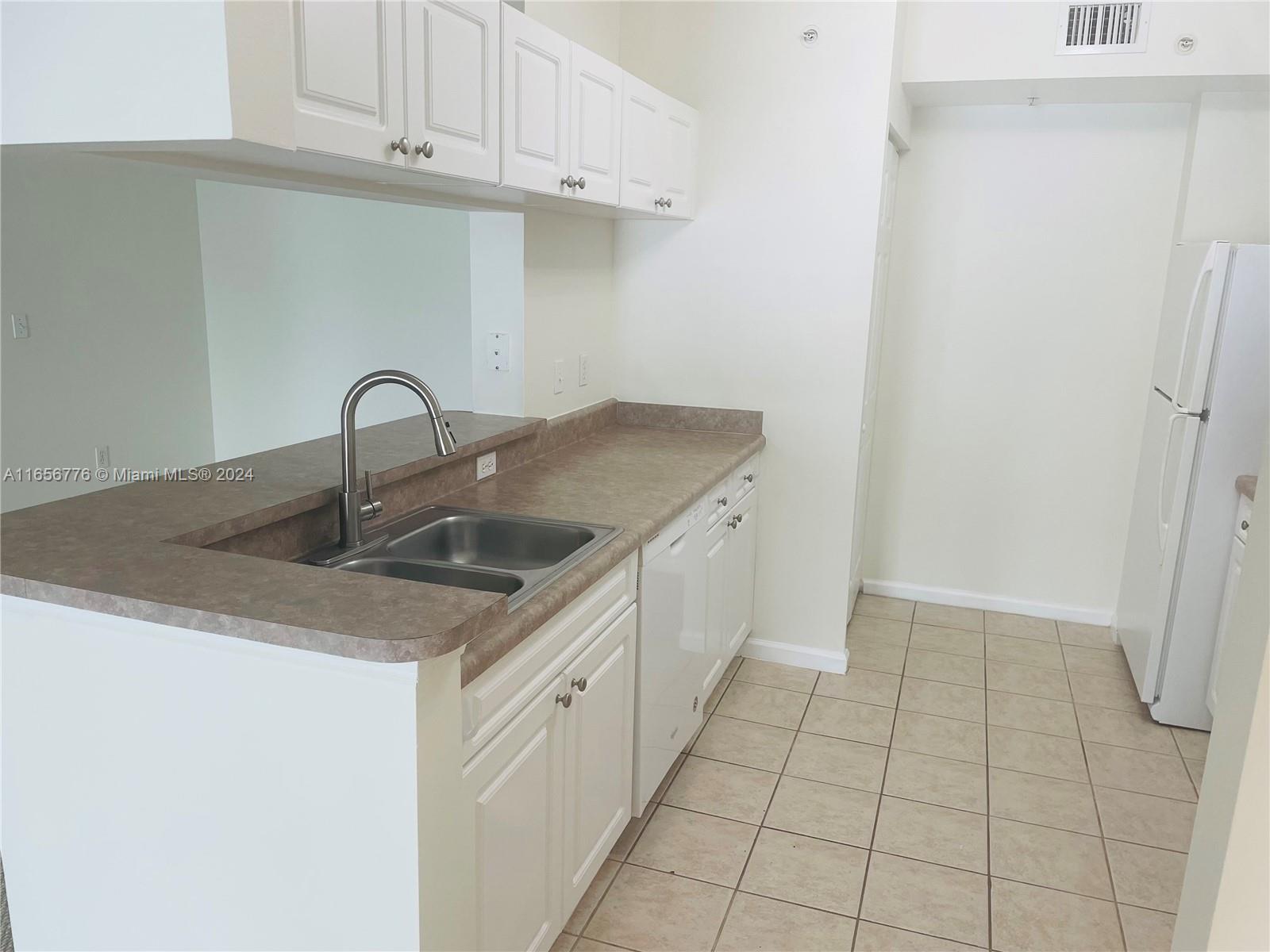 PORTO BELLAGIO CONDO - Residential Lease