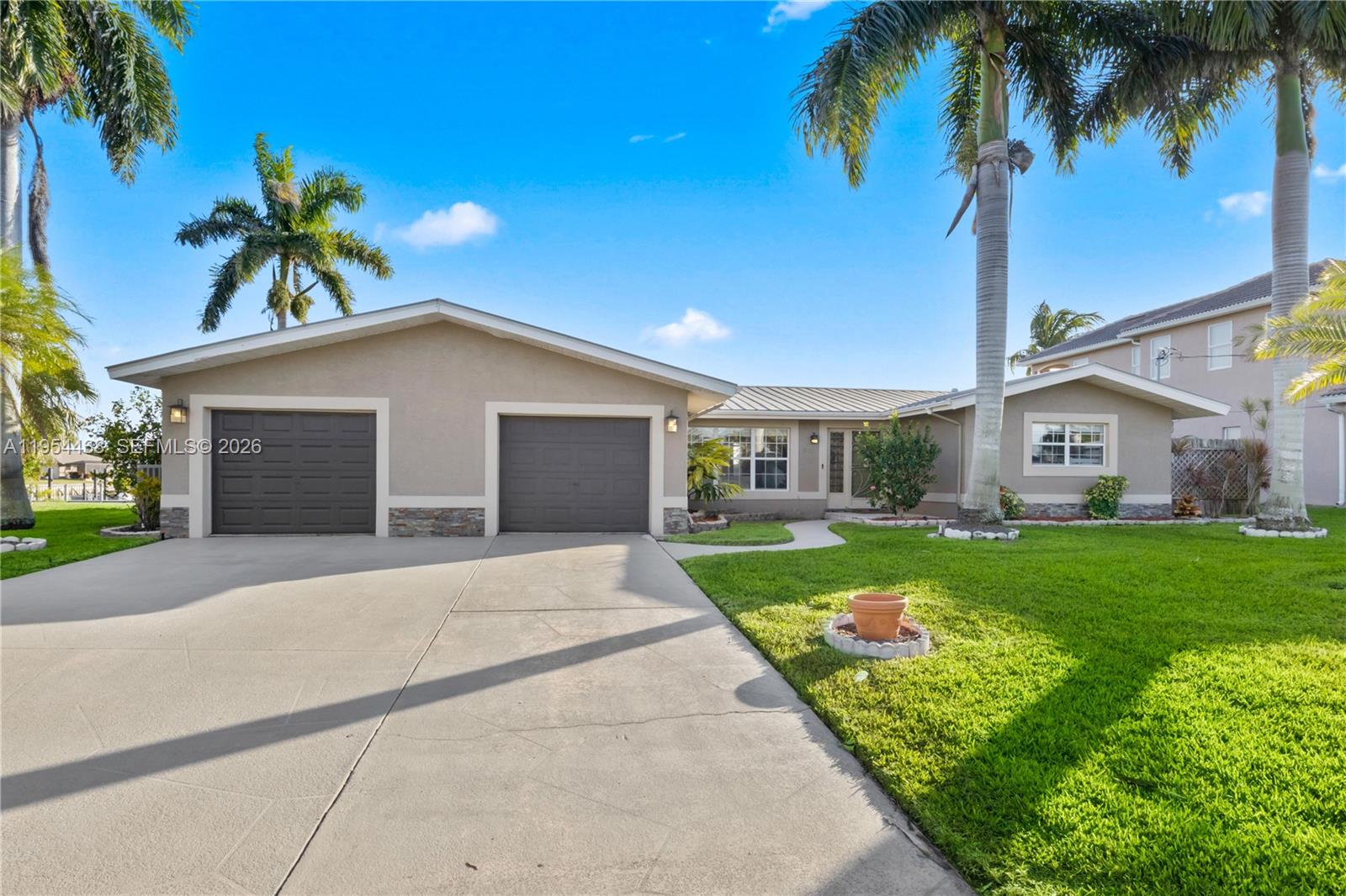 CAPE CORAL - Residential
