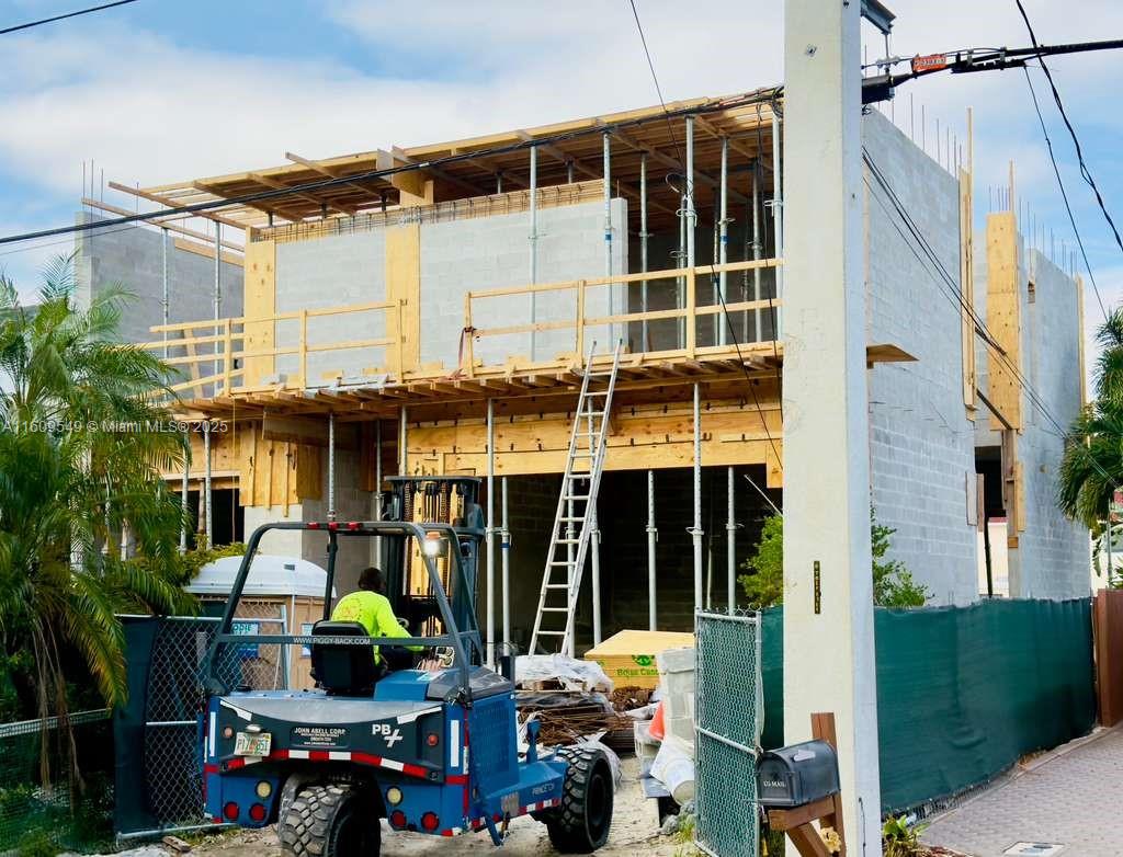 POMPANO ISLES - Residential