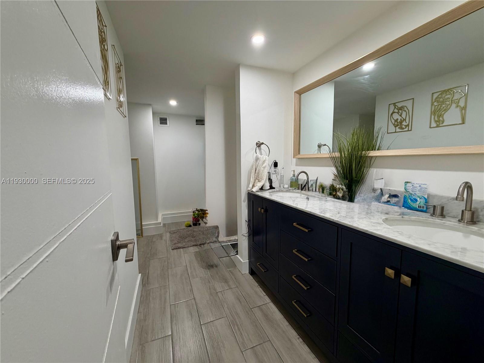 PLAZA TOWERS NORTH CONDO - Residential Lease