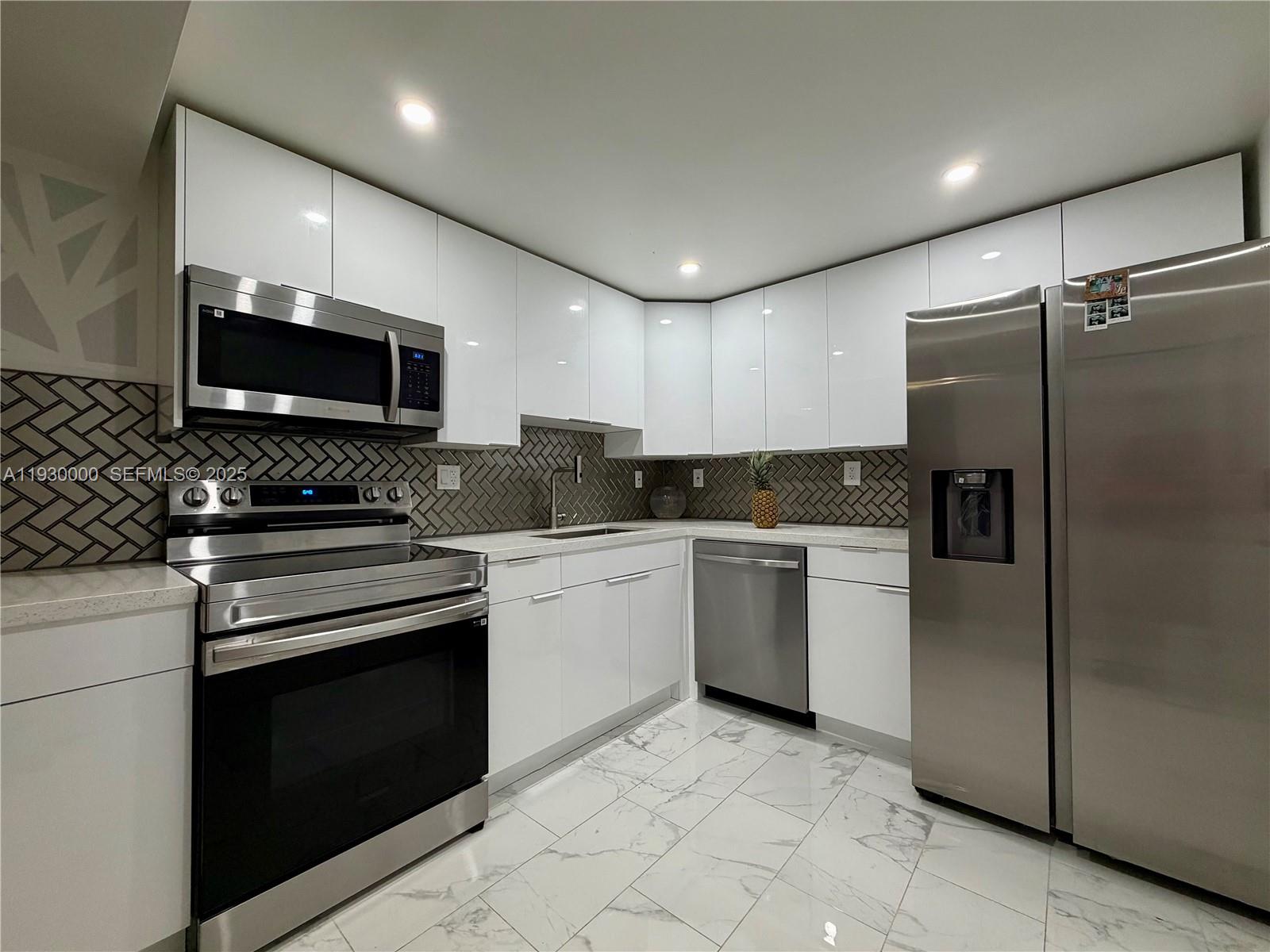 PLAZA TOWERS NORTH CONDO - Residential Lease