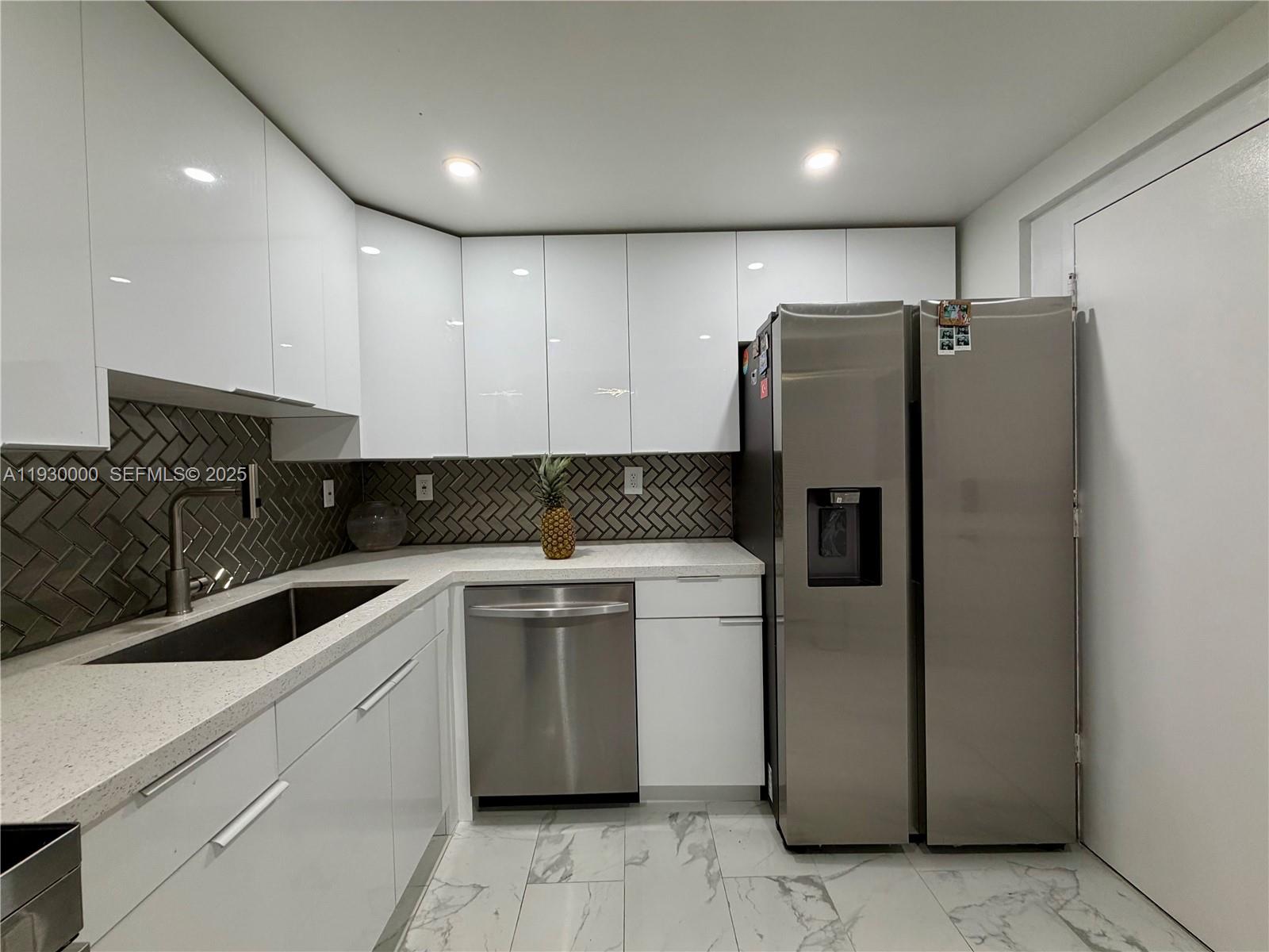 PLAZA TOWERS NORTH CONDO - Residential Lease