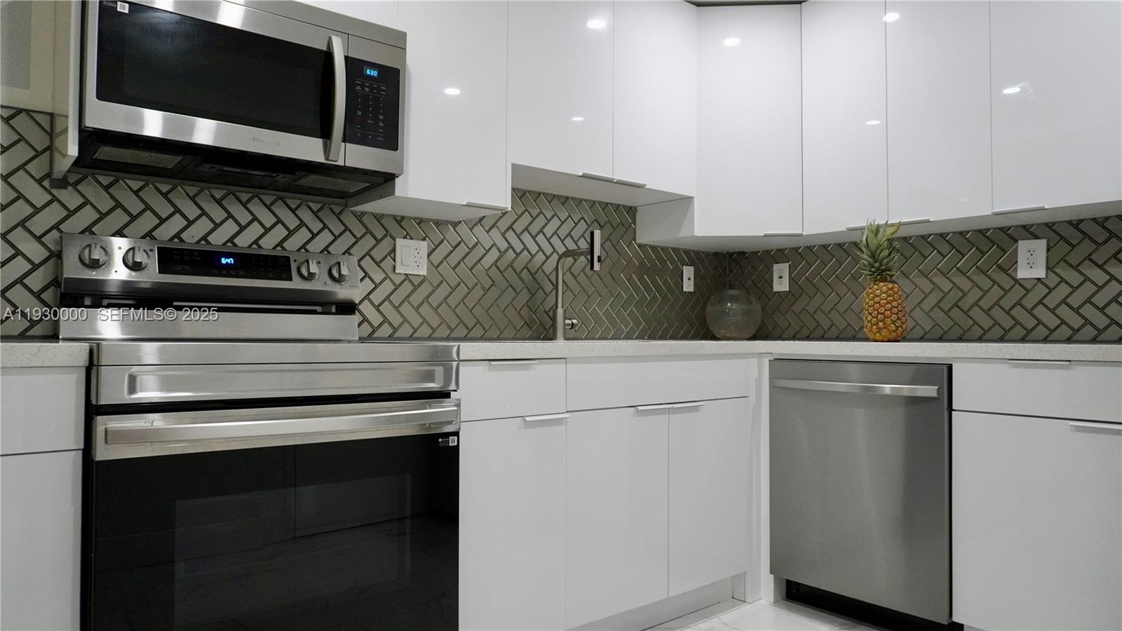 PLAZA TOWERS NORTH CONDO - Residential Lease