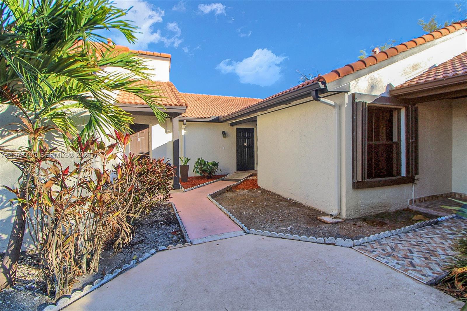 LAKES MEADOW VILG HOMES C - Residential