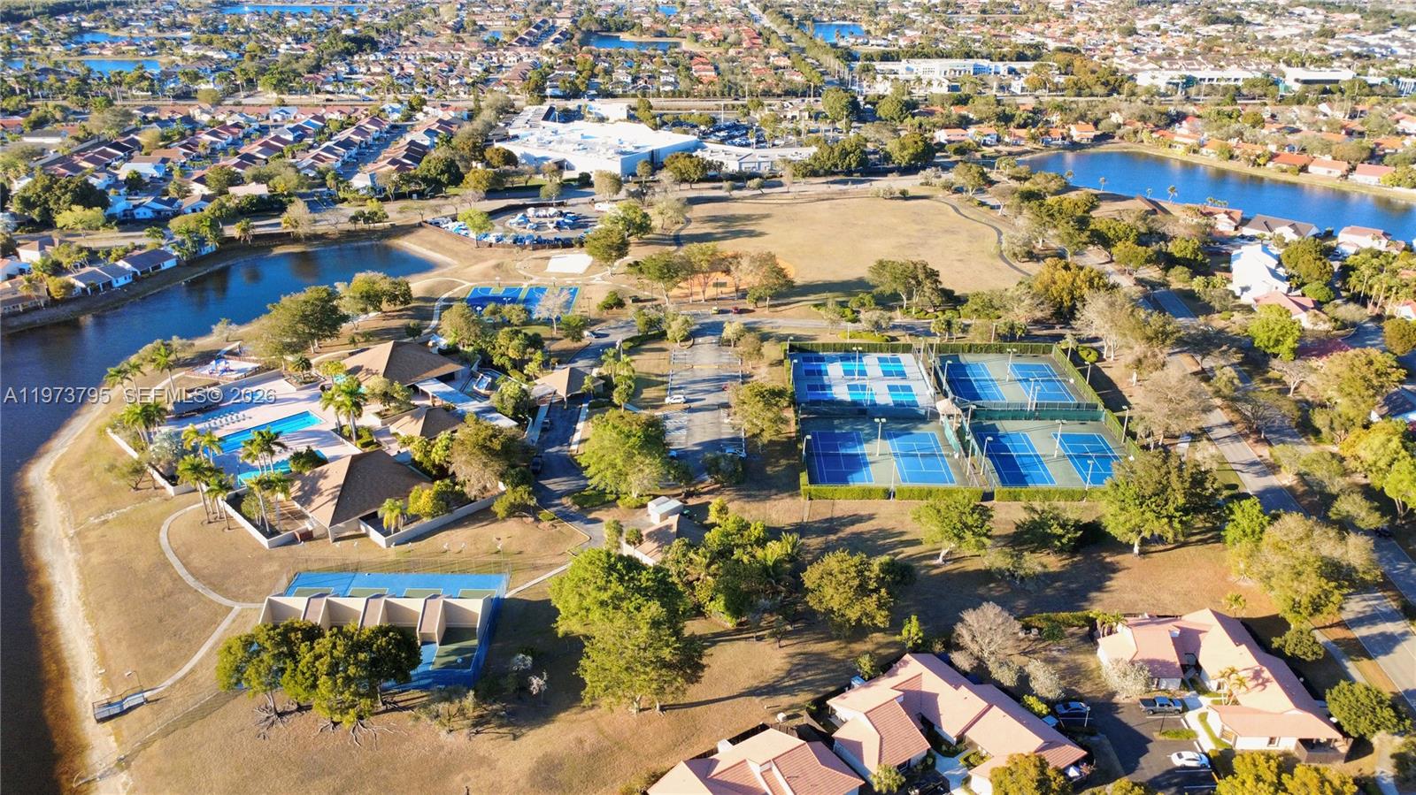 LAKES MEADOW VILG HOMES C - Residential