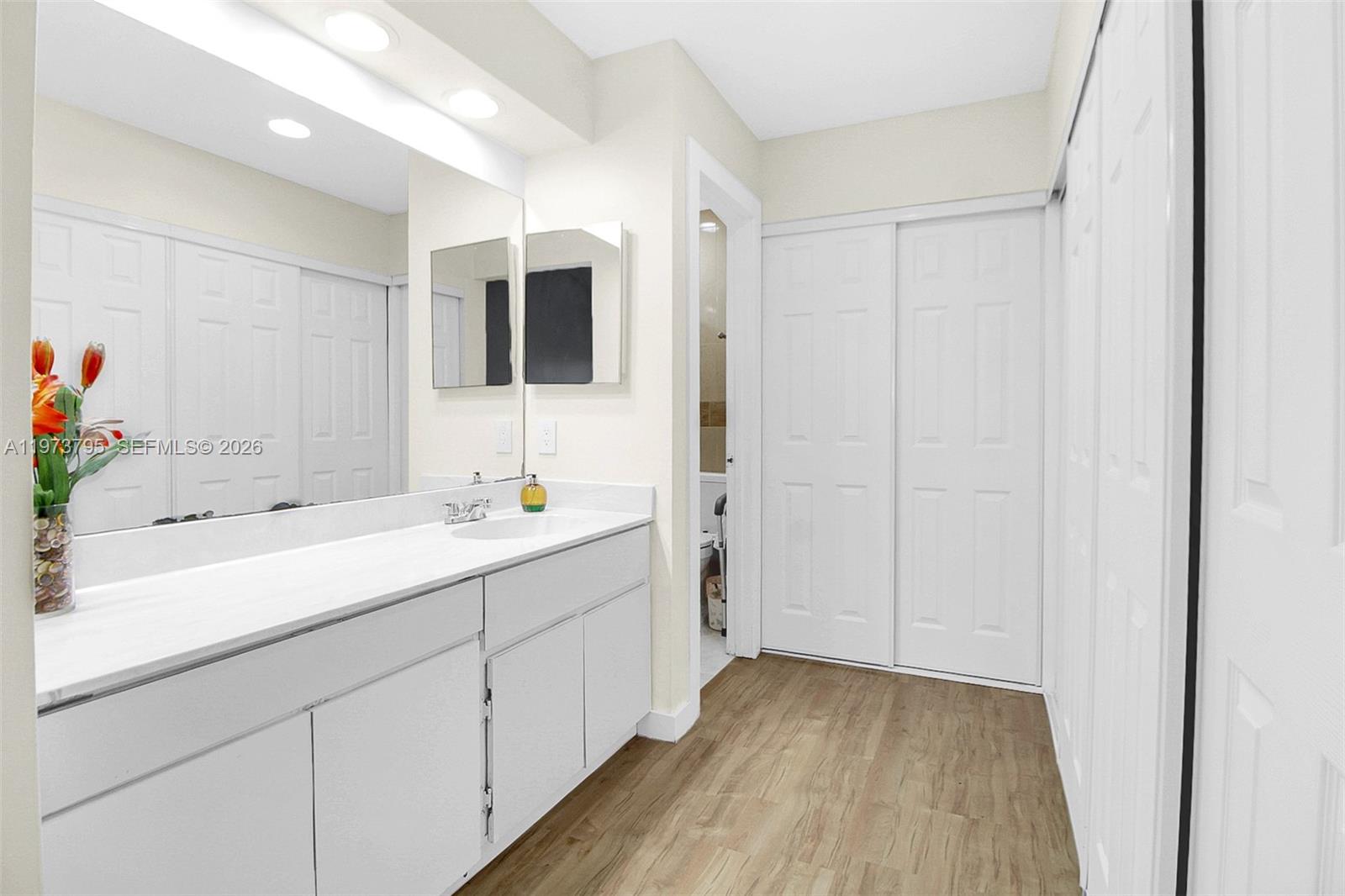 LAKES MEADOW VILG HOMES C - Residential