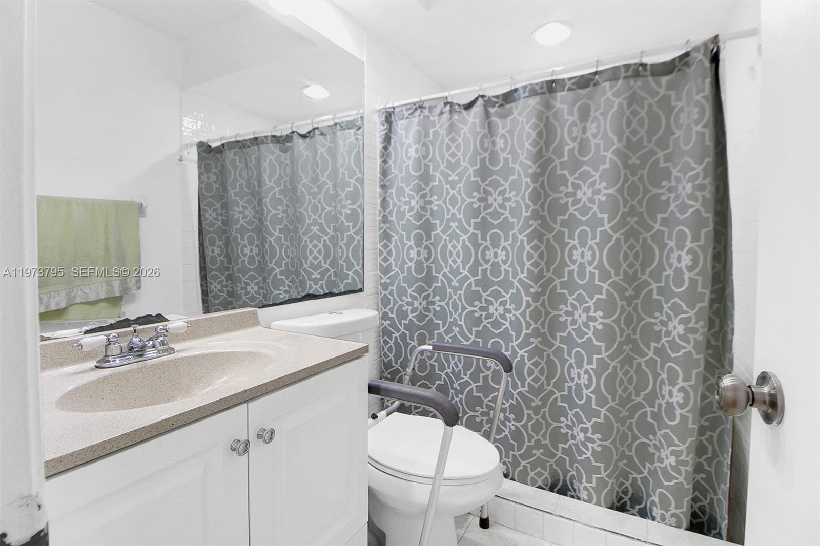 LAKES MEADOW VILG HOMES C - Residential