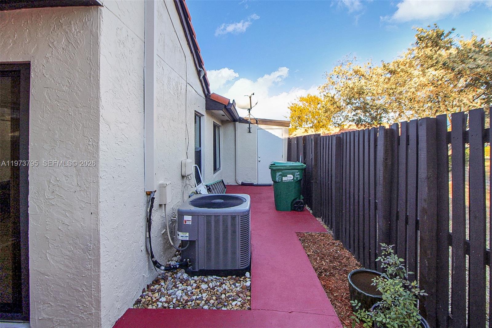 LAKES MEADOW VILG HOMES C - Residential