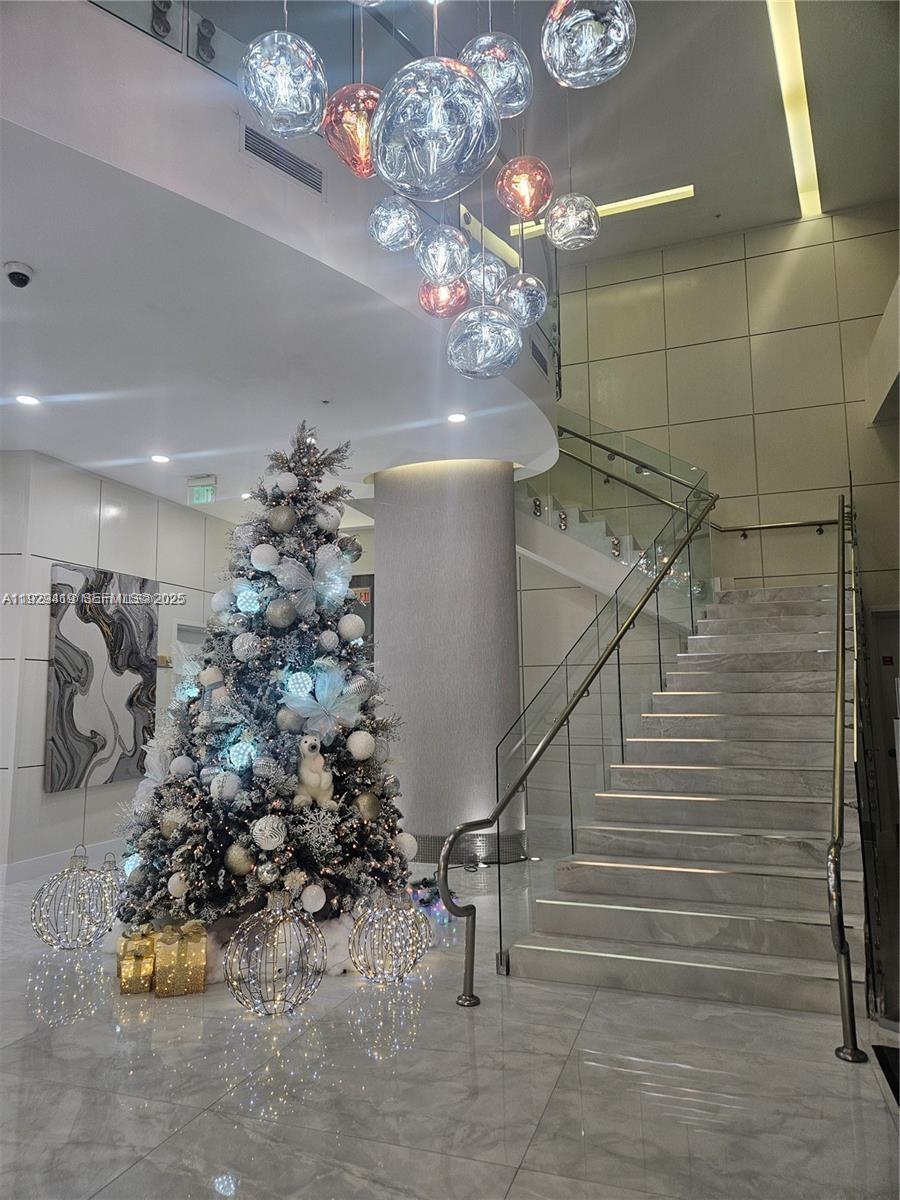 VENTURE AT AVENTURA EAST - Residential Lease