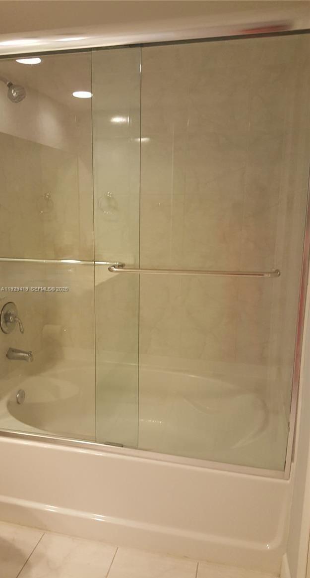 VENTURE AT AVENTURA EAST - Residential Lease