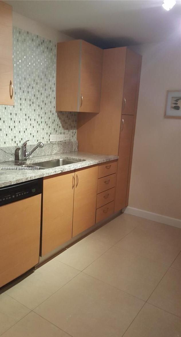 VENTURE AT AVENTURA EAST - Residential Lease