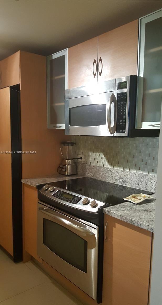 VENTURE AT AVENTURA EAST - Residential Lease