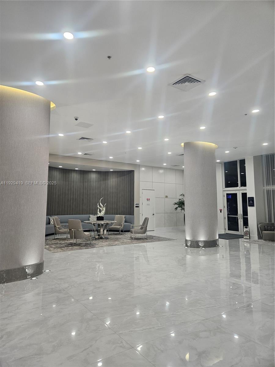 VENTURE AT AVENTURA EAST - Residential Lease