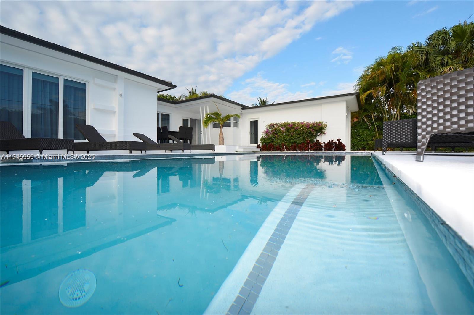 880 N Venetian Dr, Miami Beach, Miami-Dade County, Florida - 4 Bedrooms  
4 Bathrooms - 