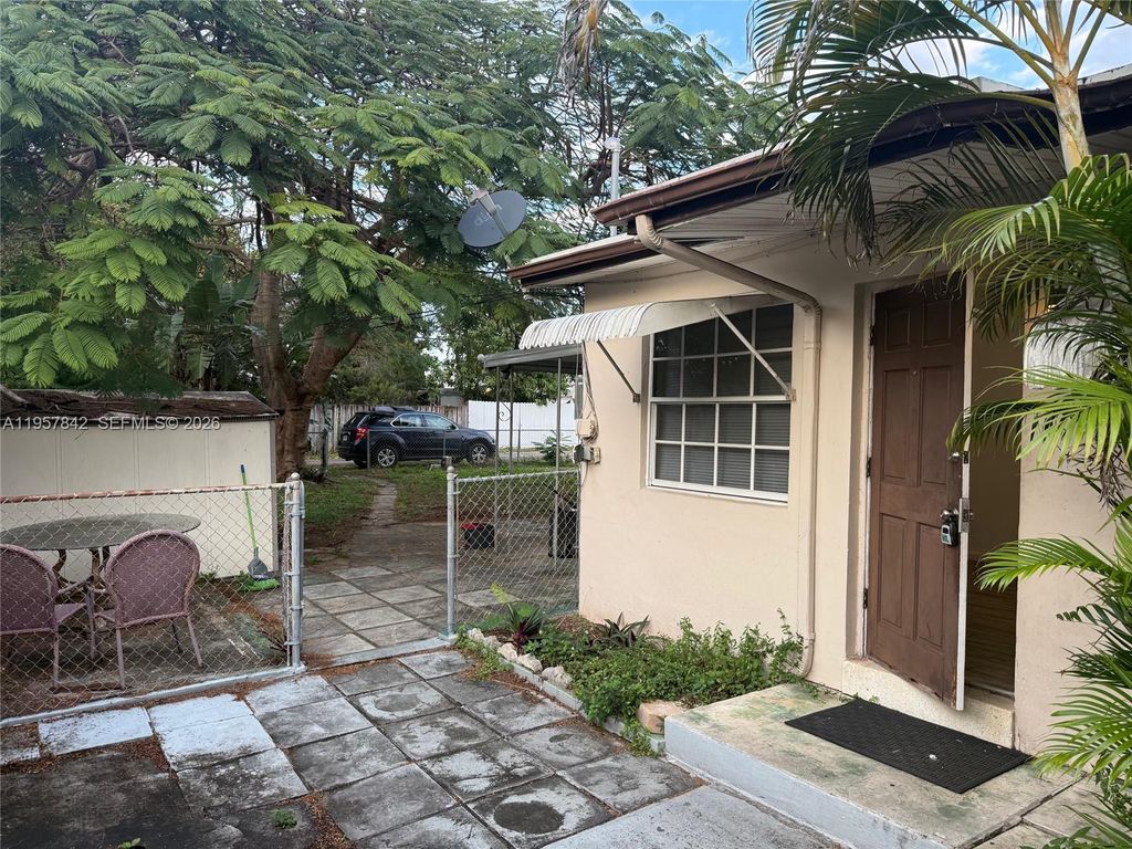 Photo of 34 SW 5th St #2, Hallandale Beach, FL 33009 (MLS # A11957842)