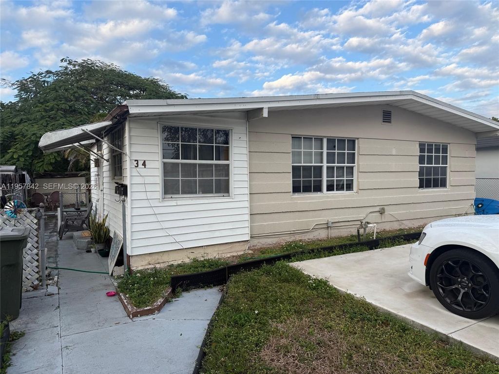 Photo of 34 SW 5th St #2, Hallandale Beach, FL 33009 (MLS # A11957842)