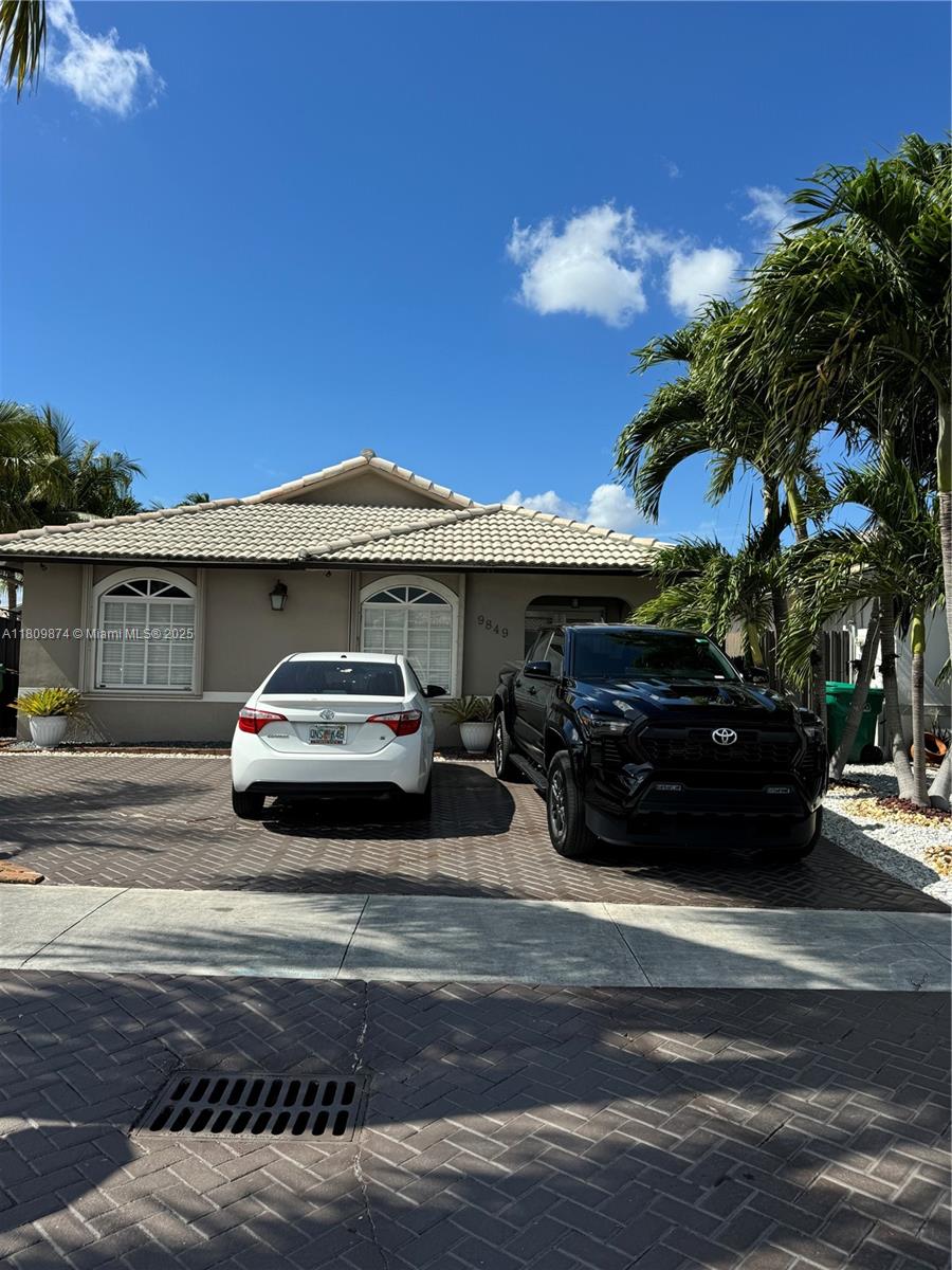 9849 Nw 127th Ter 9849, Hialeah Gardens, Miami-Dade County, Florida - 3 Bedrooms  
1 Bathrooms - 