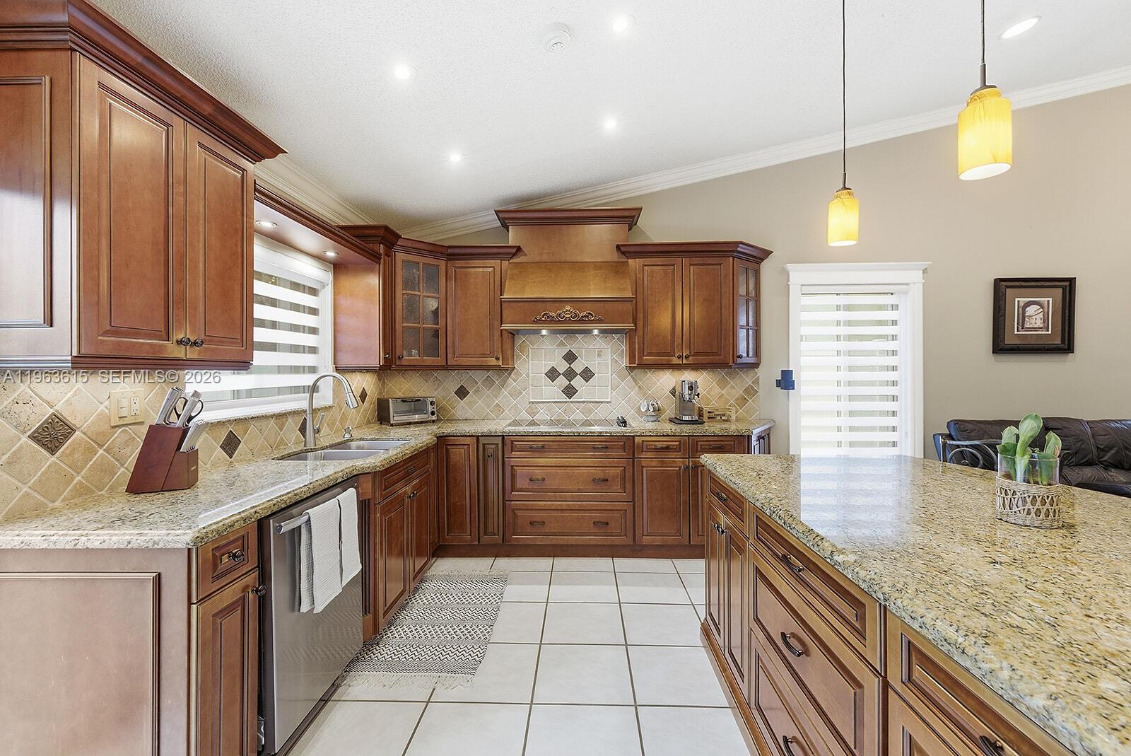 FLAMINGO ESTATES - Residential