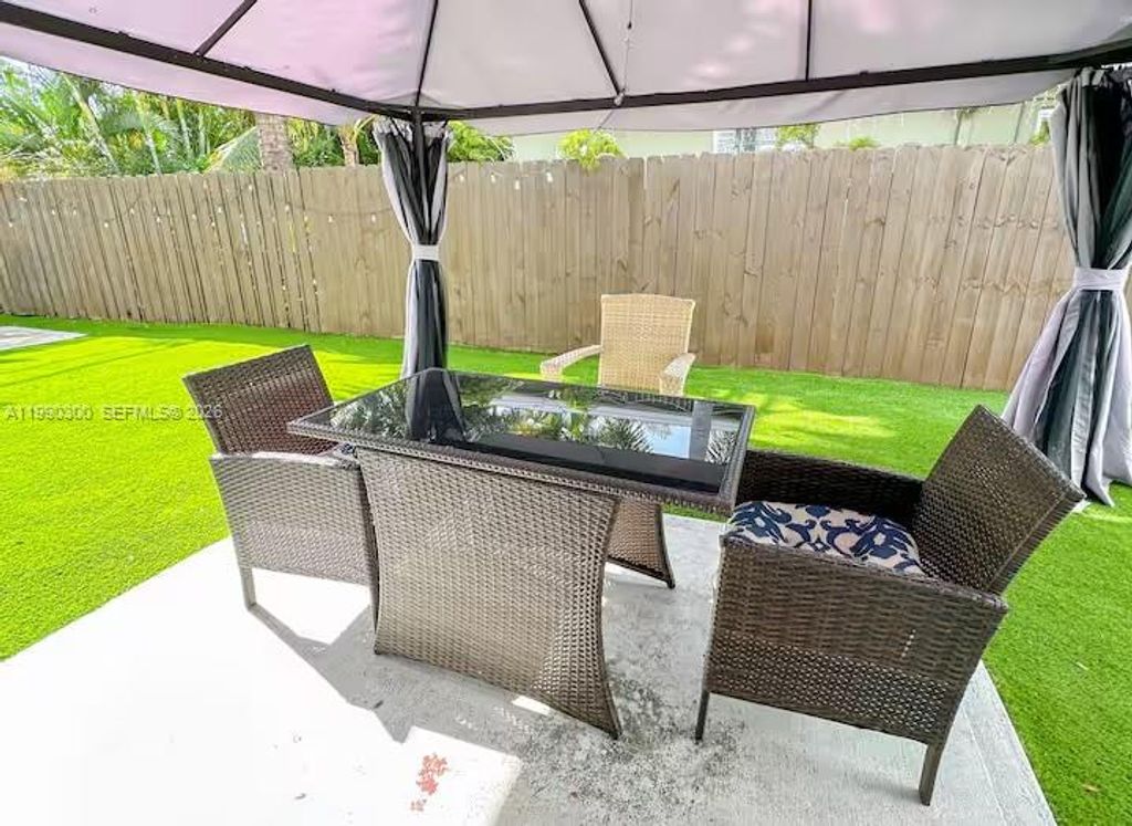 Photo of 650 NE 15th St, Fort Lauderdale, FL 33304 (MLS # A11990300)