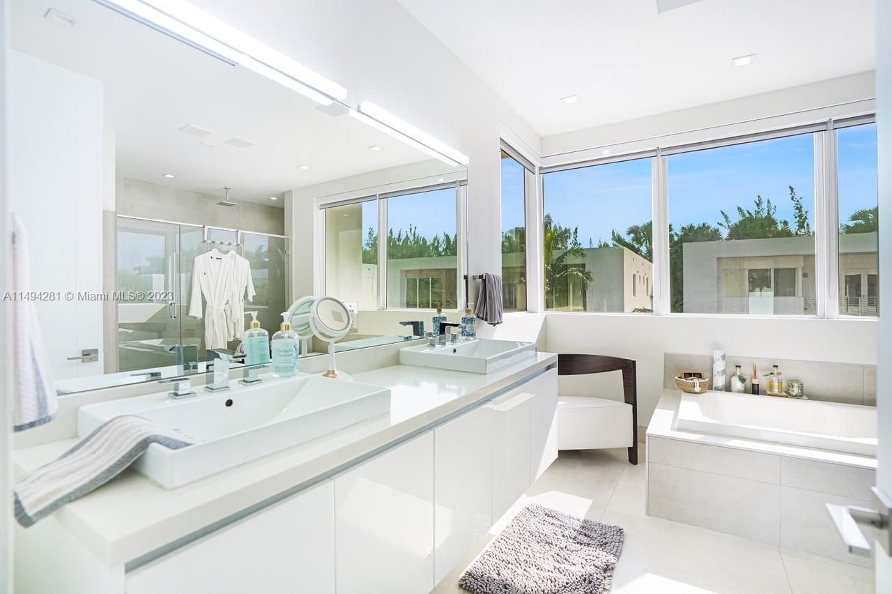 DORAL COMMONS RESIDENTIAL - Residential