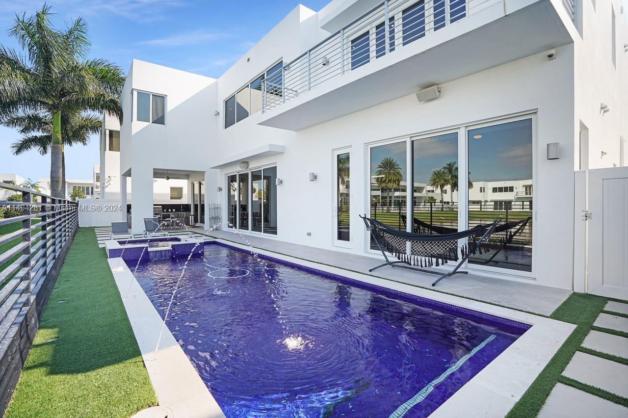 DORAL COMMONS RESIDENTIAL - Residential