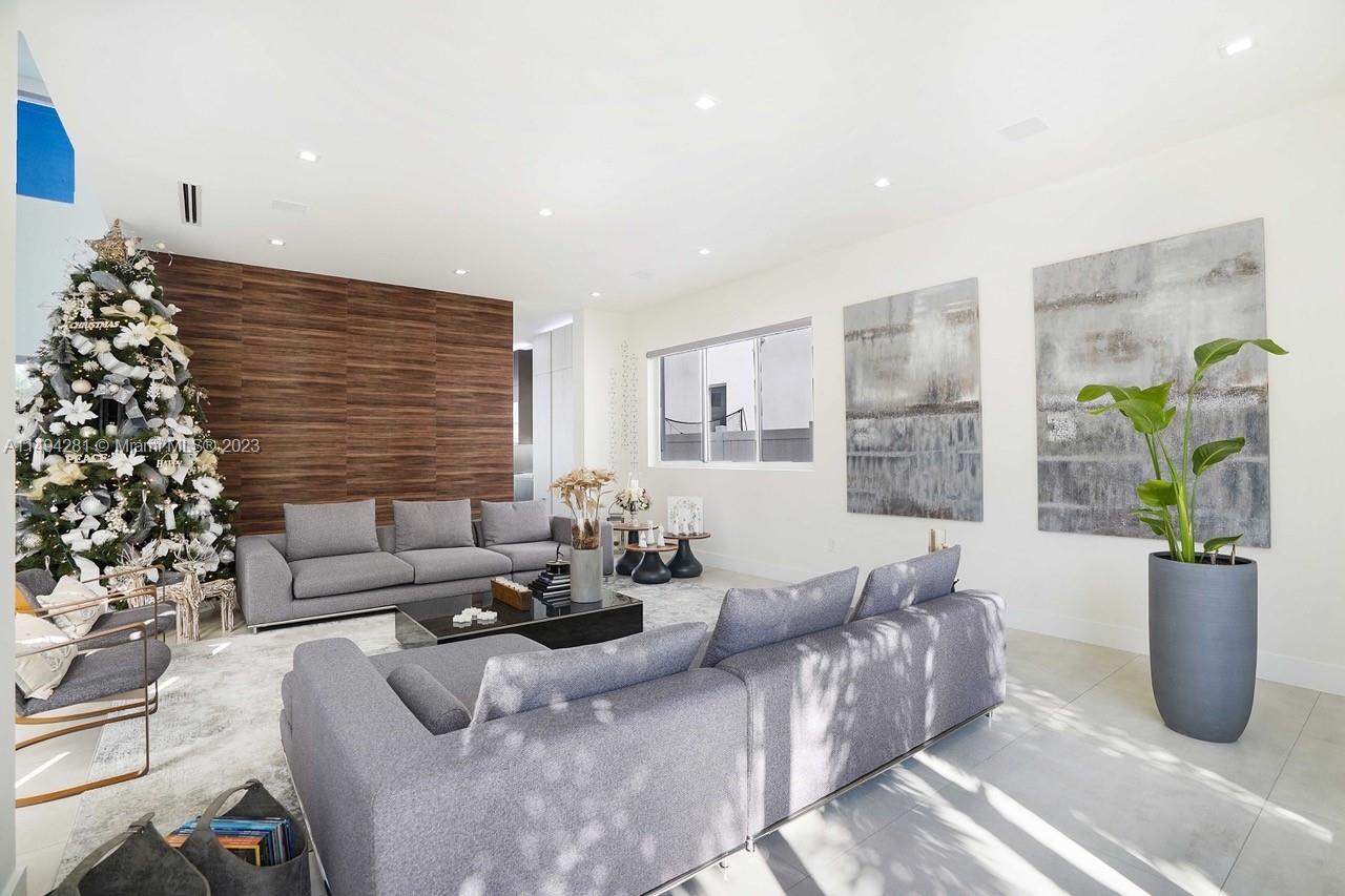 DORAL COMMONS RESIDENTIAL - Residential