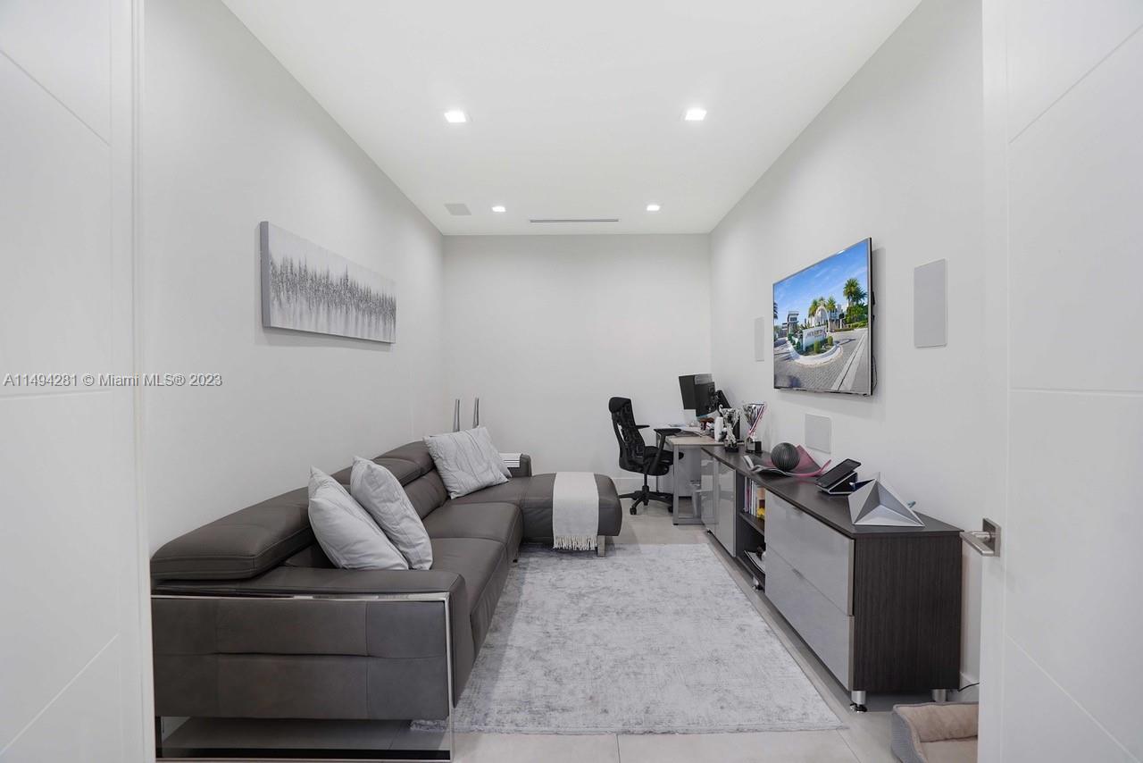 DORAL COMMONS RESIDENTIAL - Residential