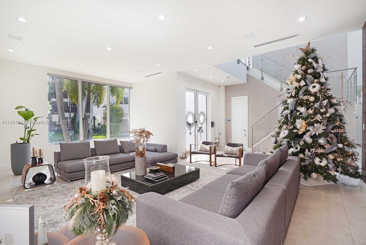 DORAL COMMONS RESIDENTIAL - Residential