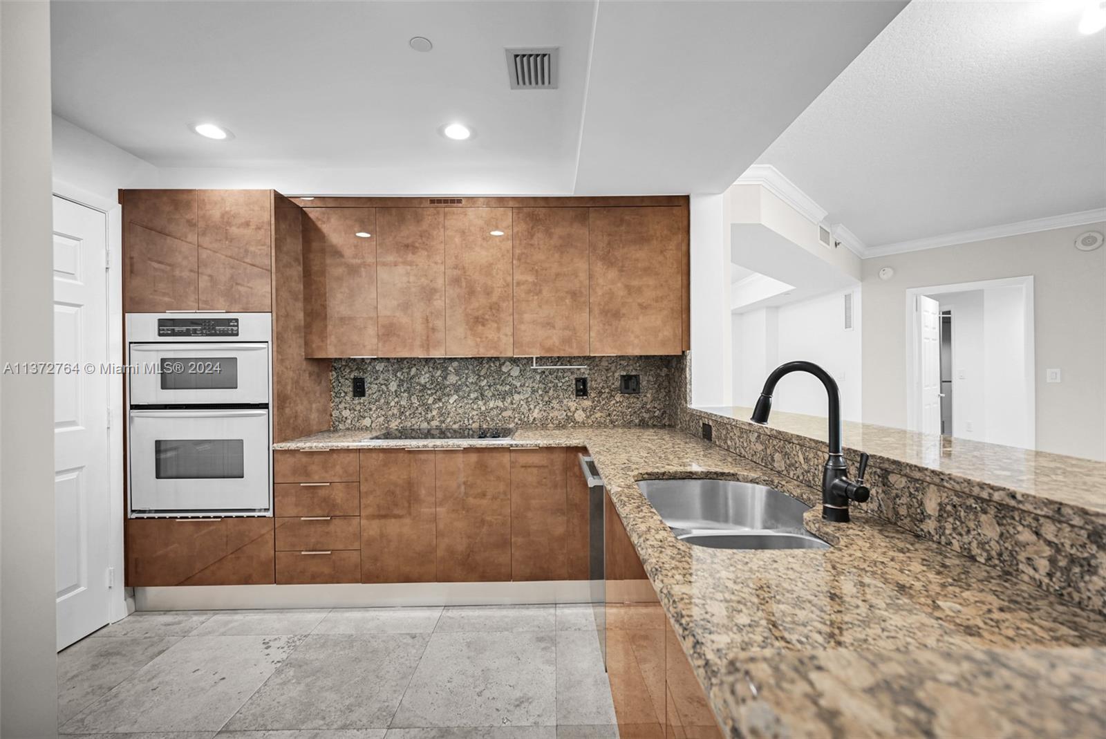 THE PORT RESIDENCES - Residential