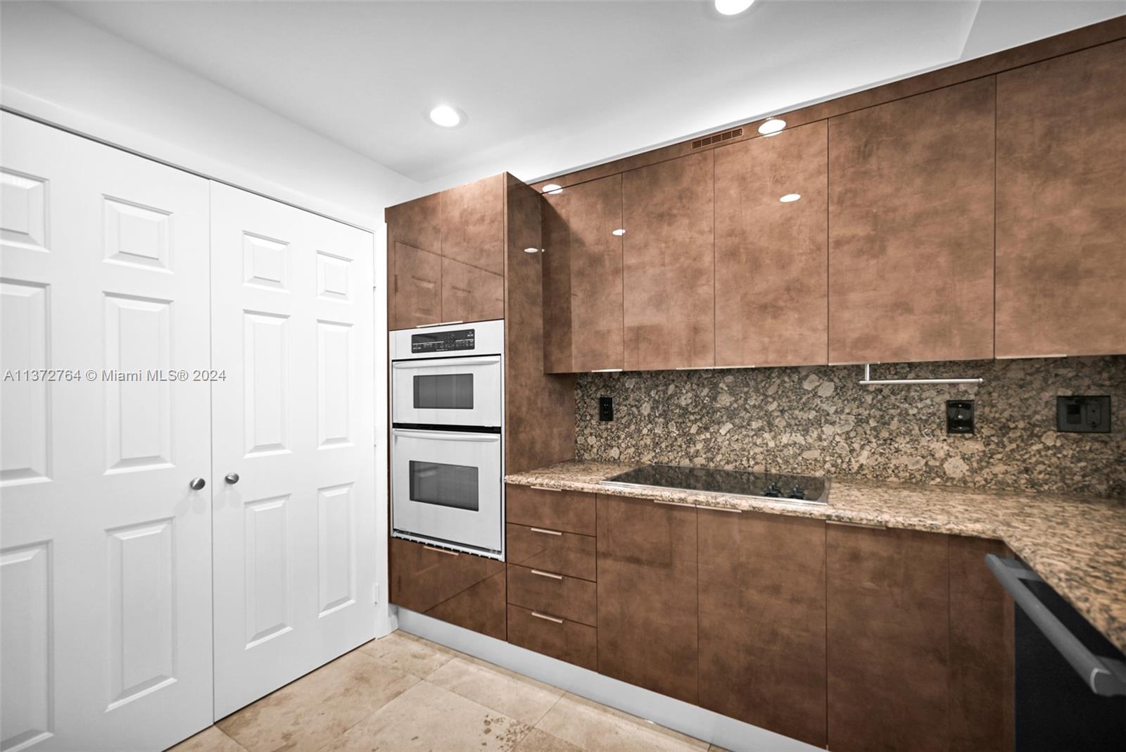 THE PORT RESIDENCES - Residential