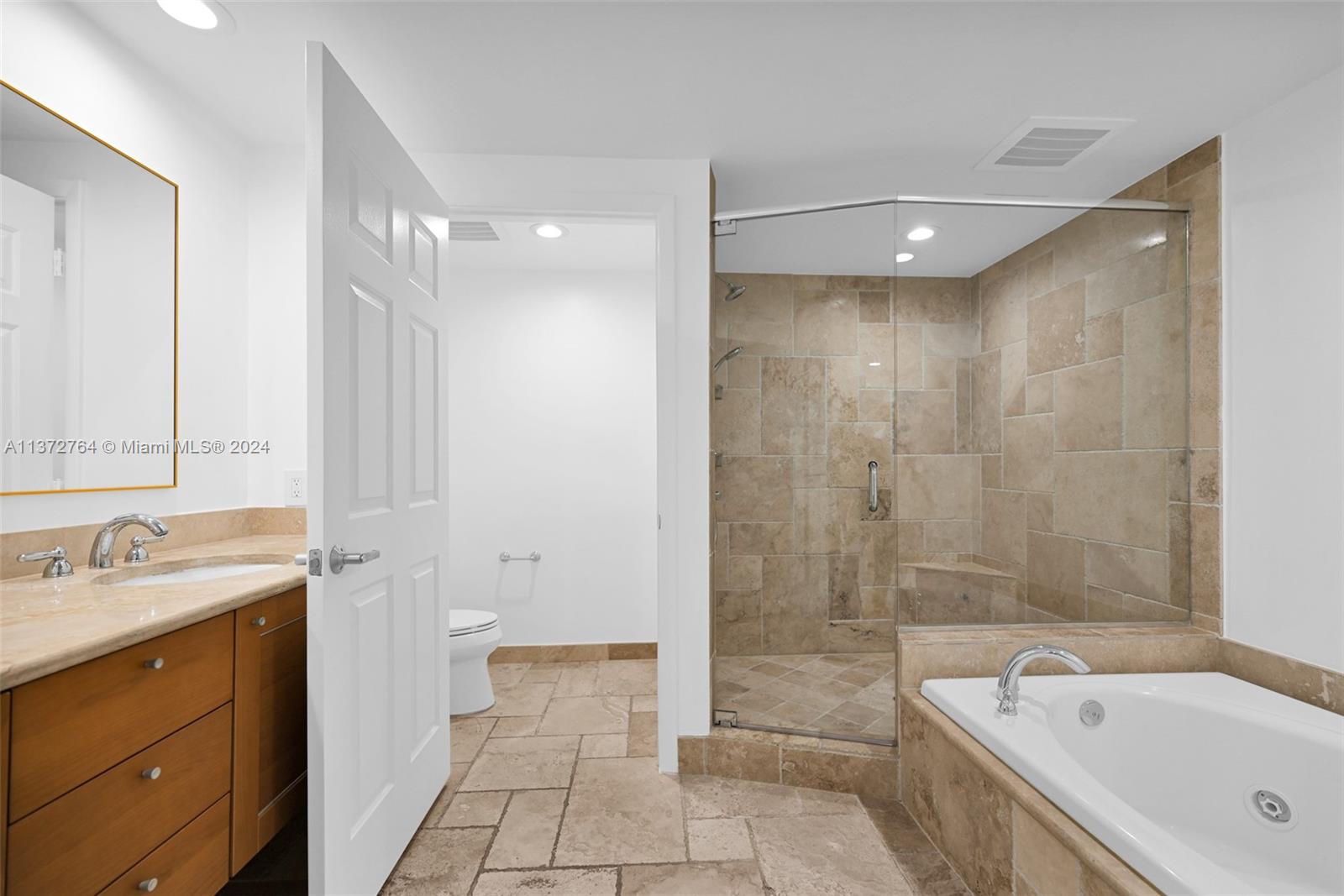 THE PORT RESIDENCES - Residential