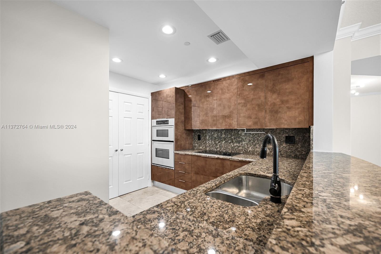 THE PORT RESIDENCES - Residential
