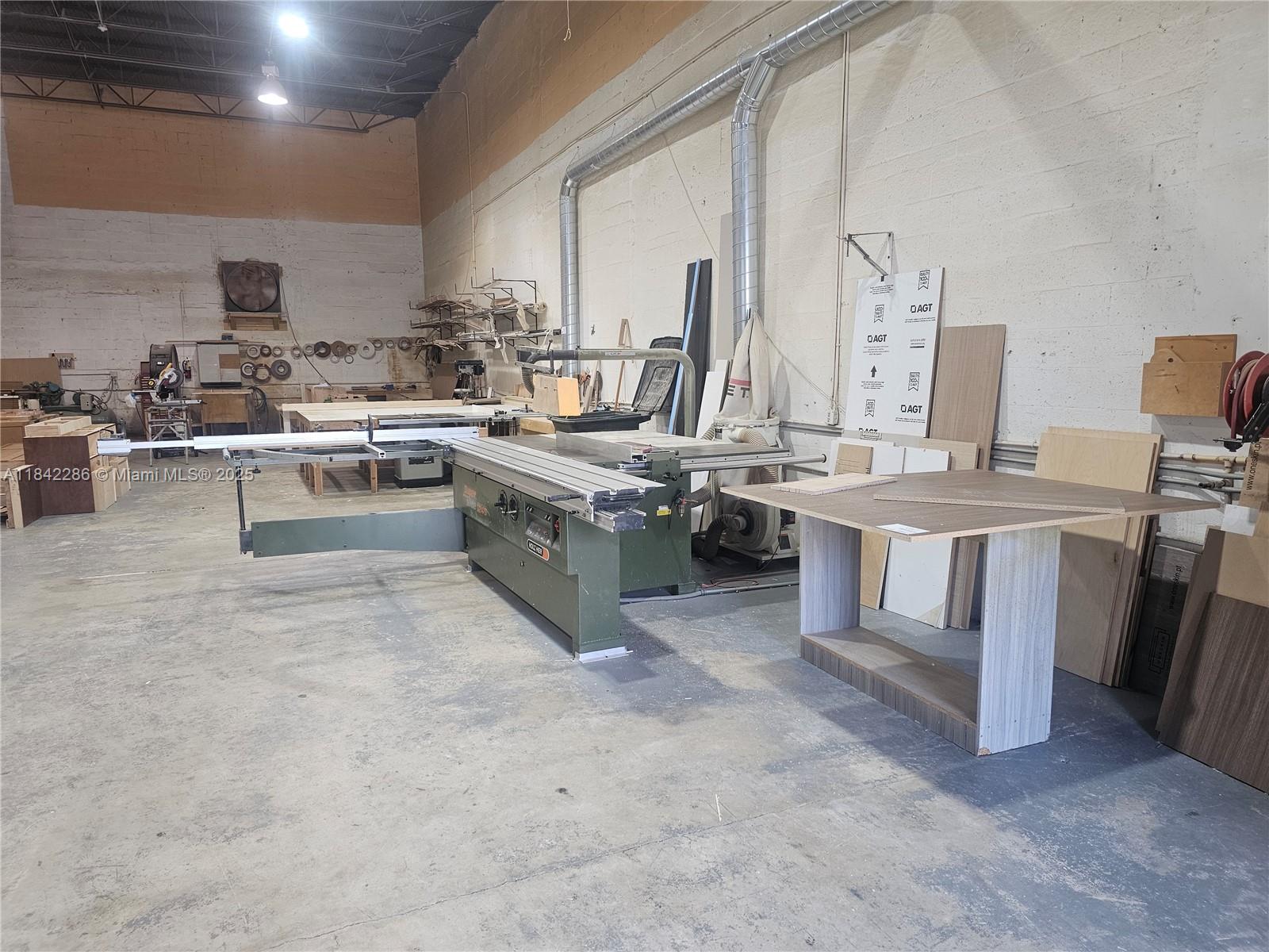 KITCHEN CABINET MANUFACTURER