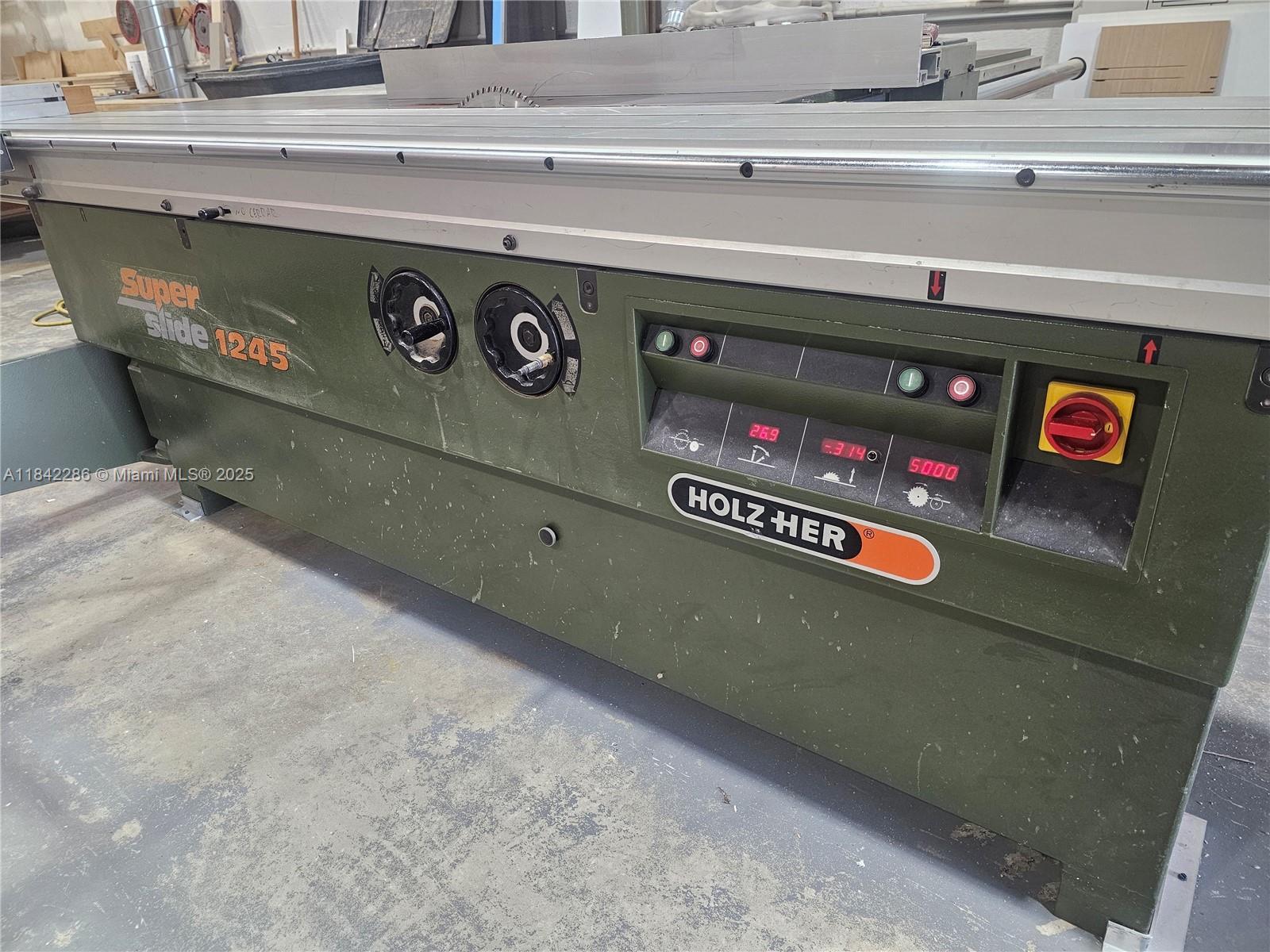 KITCHEN CABINET MANUFACTURER