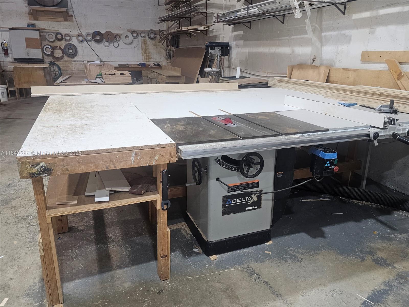 KITCHEN CABINET MANUFACTURER